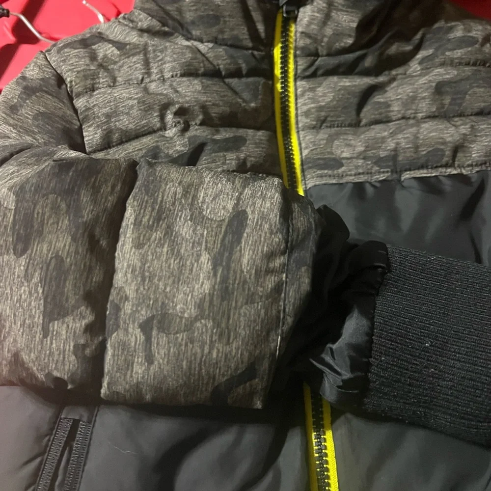 Michael Kors Boys Hooded Camo-Print Puffer Jacket Size 4T Water Resistant